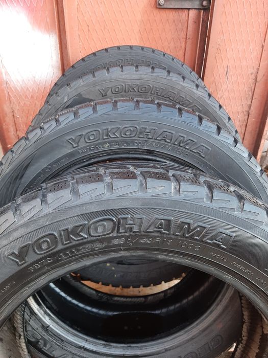 Продам шины. 235/55/18 якогама