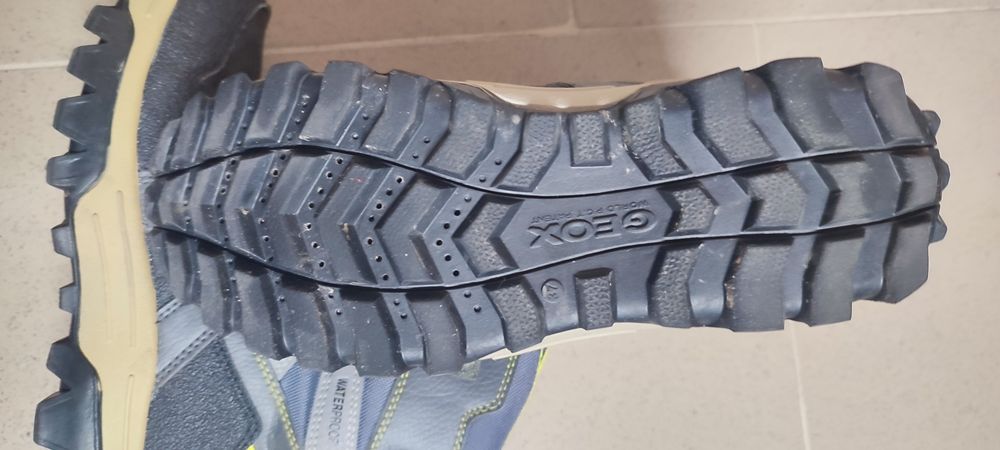 Vând ghete / bocanci / cizme Geox mărime 37 și 39 pt copii