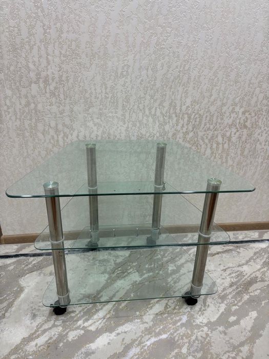 Стеклянная подставка под телевизор