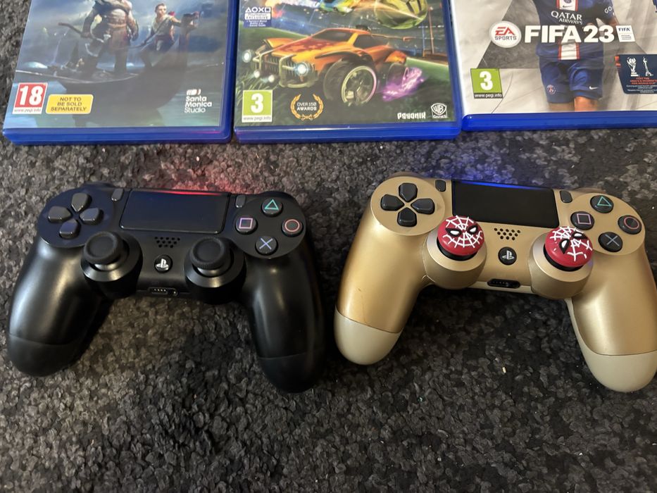 Playstation 4 1 TB+2 Manete+Statie de incarcare/Racire+3Jocuri