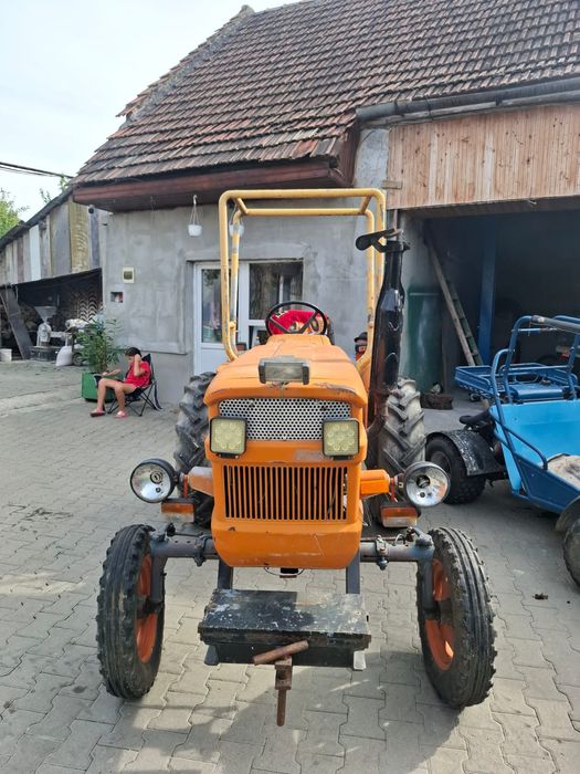 Vând tractor Fiat de 300 , fara probleme