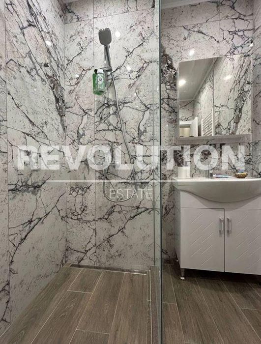 Дава се под наем Тристаен апартамент в Варна, Център - 110 кв.м за 1250 € - Снимка #6