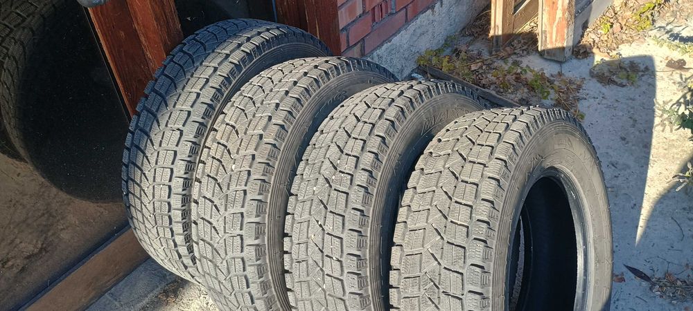 Продавам зимни гуми Maxxis Presa Suv 215/70/16