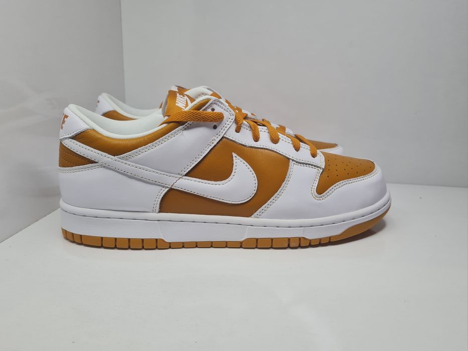 Кецове Nike Dunk Low

Чисто нови с кутия 

Размер 44 стелка 28 см.

Це