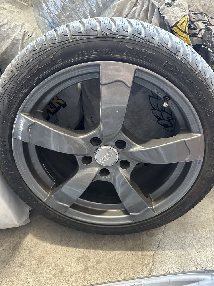 Зимни гуми с джанти за audi a4 b8