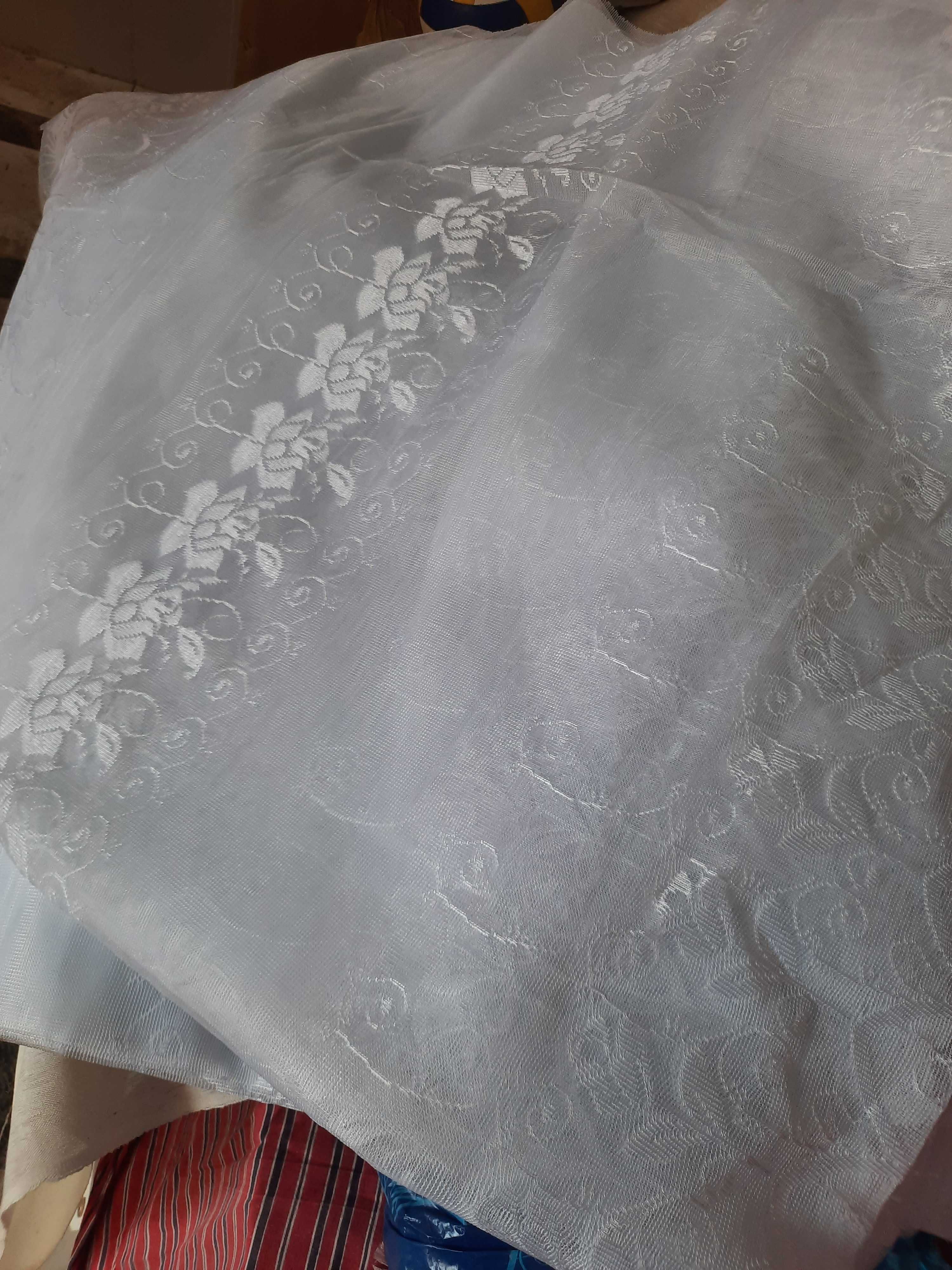 Продается тюль белого цвета ширина 2,90м.