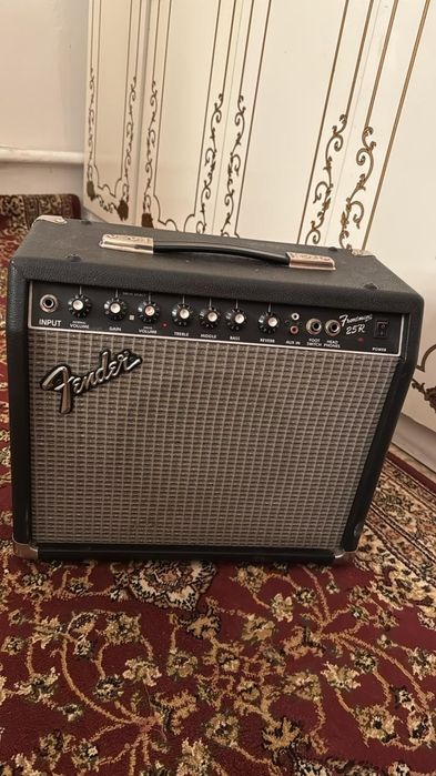 Комбик Fender 25R.  В идеальном состояний.