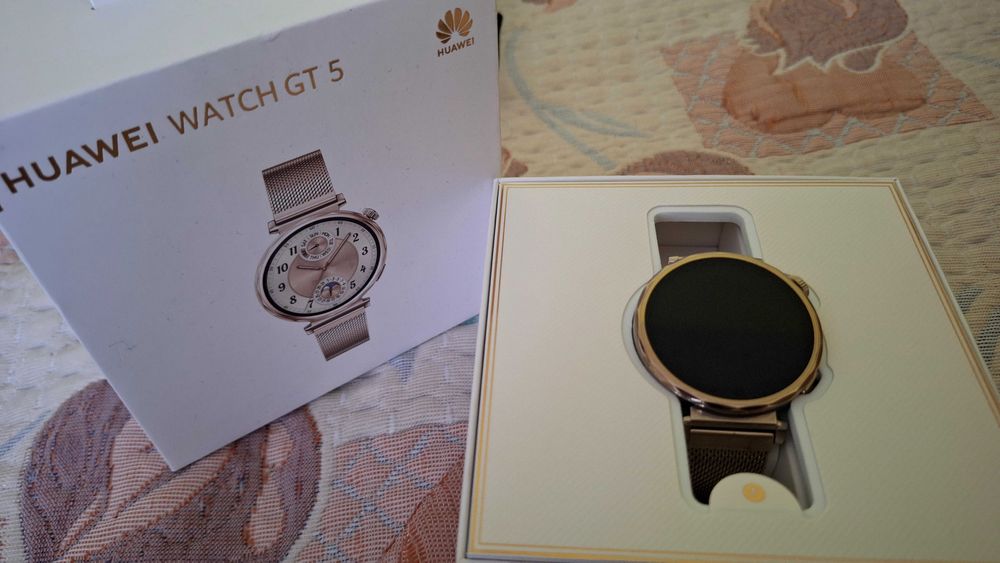 Смарт часовник Huawei Watch GT 5, 41mm, Pale Gold Stainless Steel Case