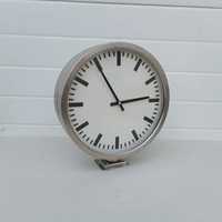 Ретро модел на двустранен Гаров часовник (кварцов) внос Холандия
Цена