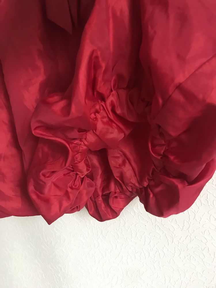 Червена рокля 6г