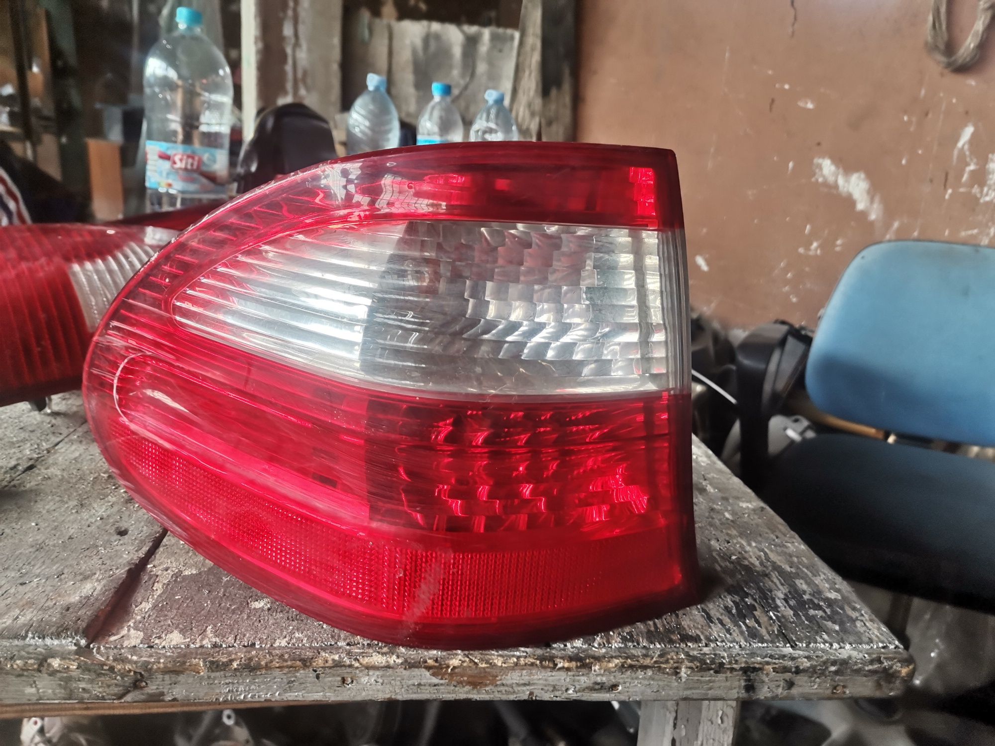Оргинален Ляв стоп за Mercedes w211 s211 комби