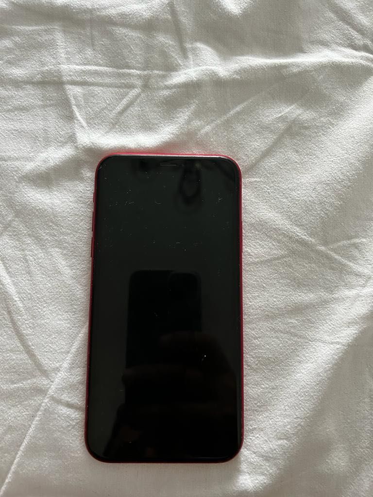 Vand iphone xr rosu la 900 lei