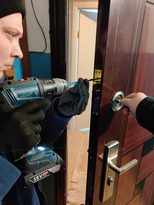 Установка замков \ Вскрытие и замена \ Врезка замка в железные двери