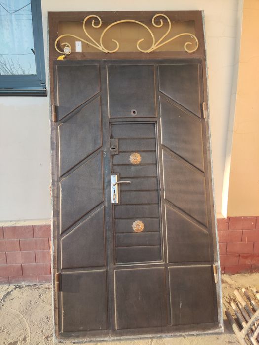 Temir eshik sotiladi