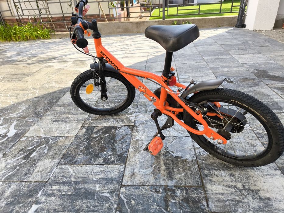 BICICLETĂ 16 INCH 4-6 ANI 500 ROBOT B'TWIN
2015

Gata de pedalat? Am c