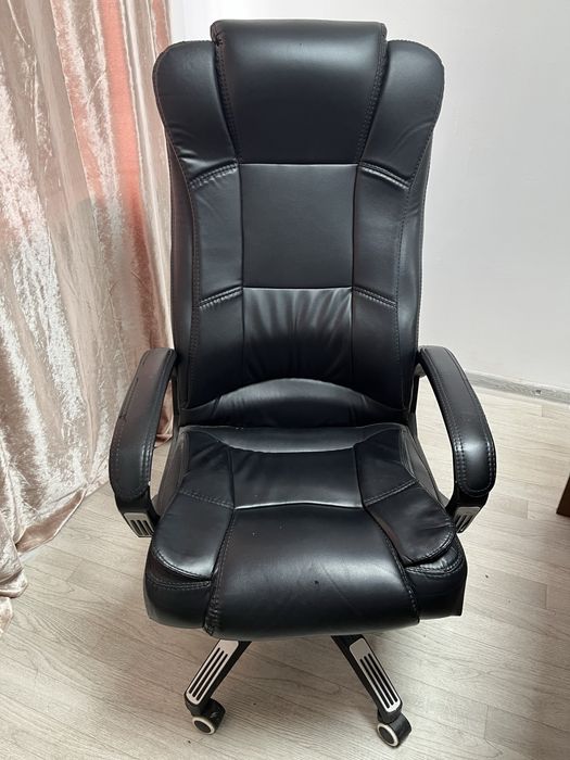 Кресло черное в хорошем состоянии