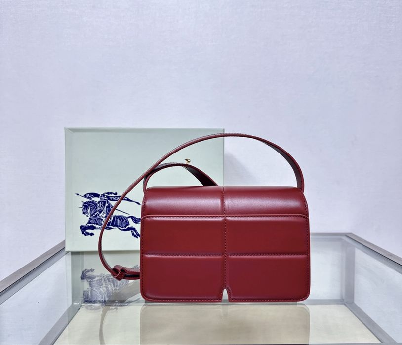 Geanta Burberry