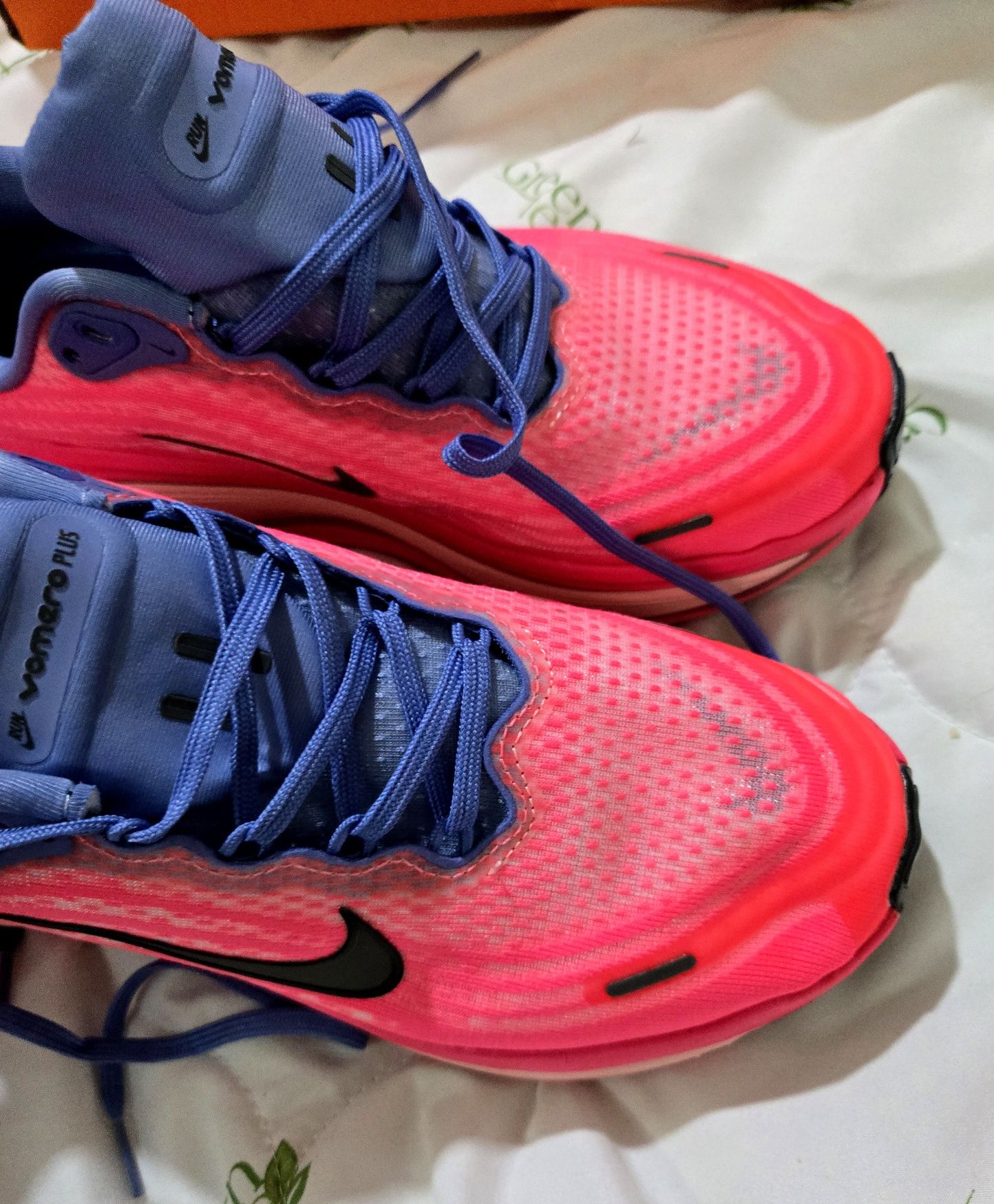 Nike Vomero 18 plus оригинални дамски сникърси нови 39 номер