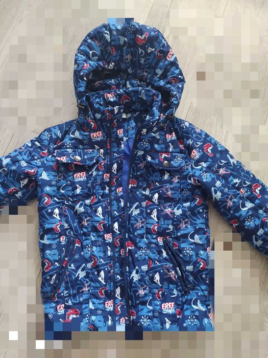 Демисезонная куртка в отличном состоянии