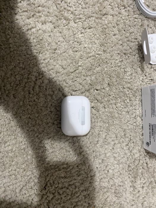 Vand AirPods pro 2 purtate de cateva ori