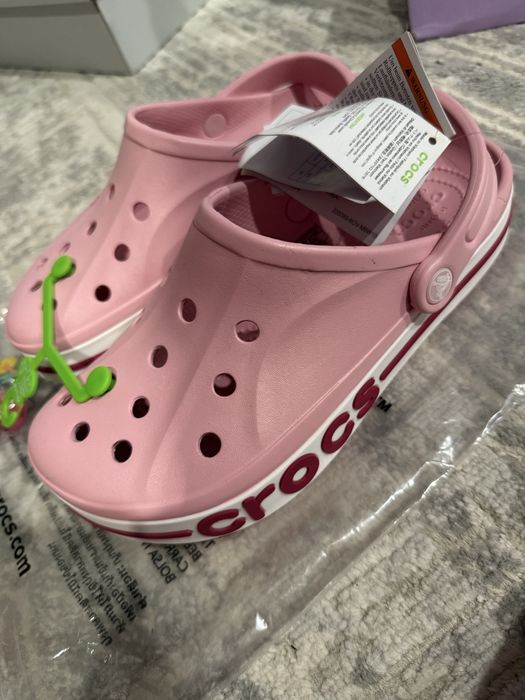 Продам розовые кроксы