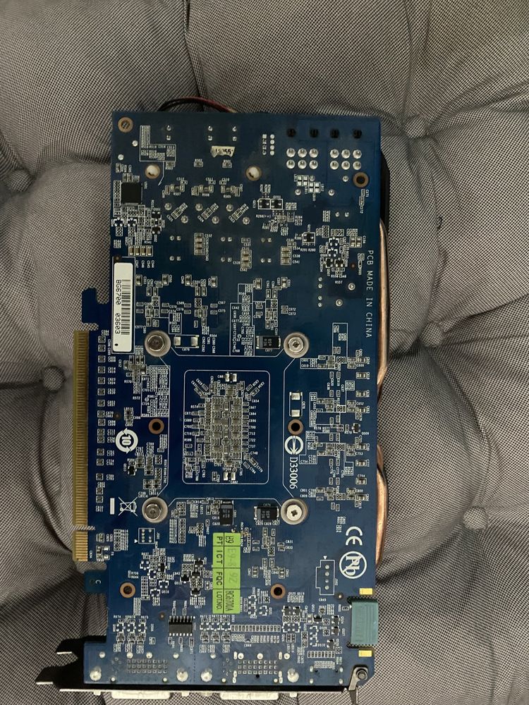 Продам видеокарту nvidia gigabyte 560