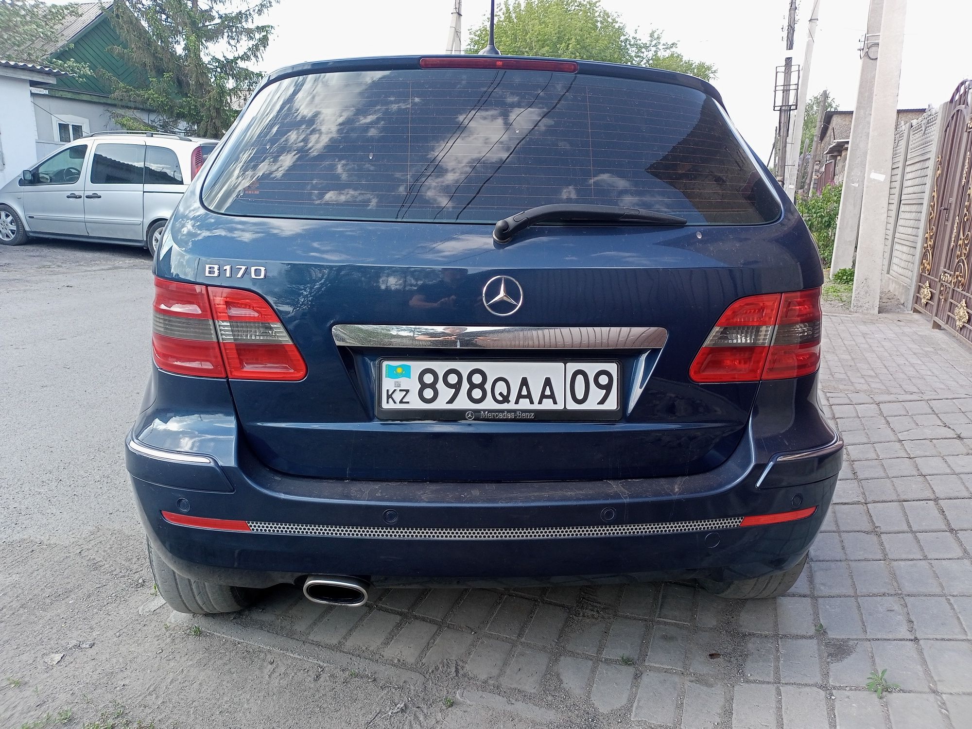 Автомобиль Mercedes