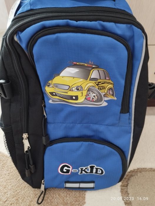 нова ученическа раница