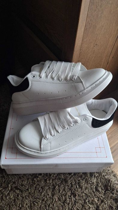 Alexander McQueen Velvet Black 44