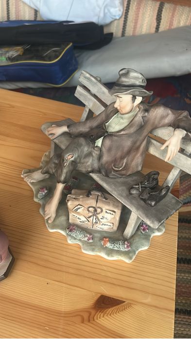 Figurină Poema – „Bețiv obosit” / „Om obosit pe bancă”