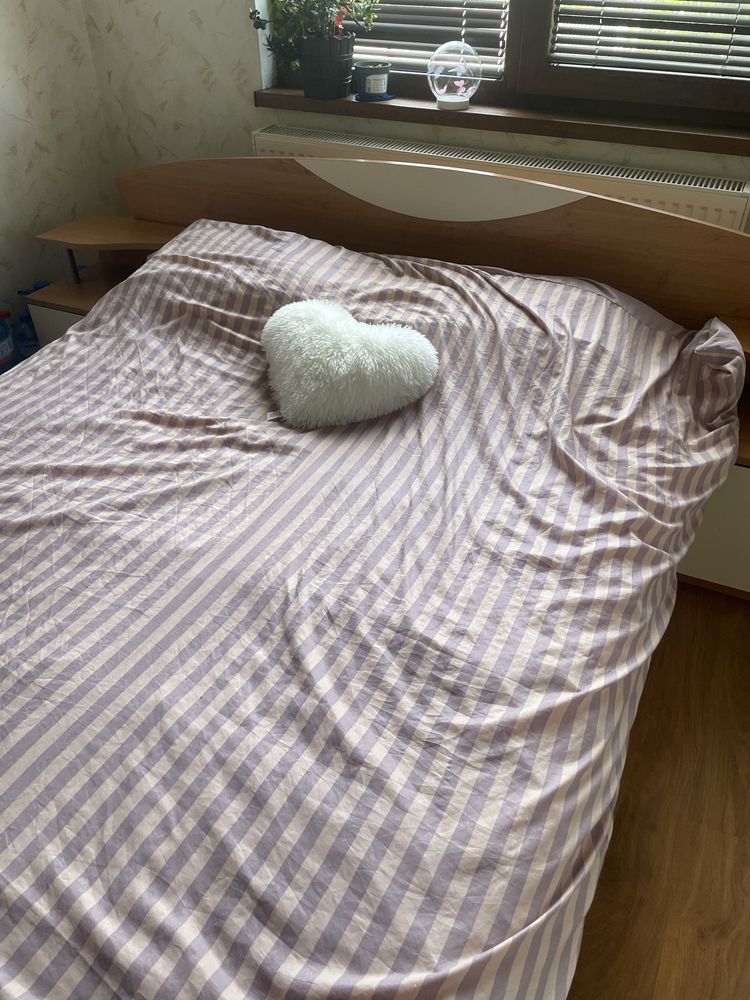 Спалня с две нощни шкафчета