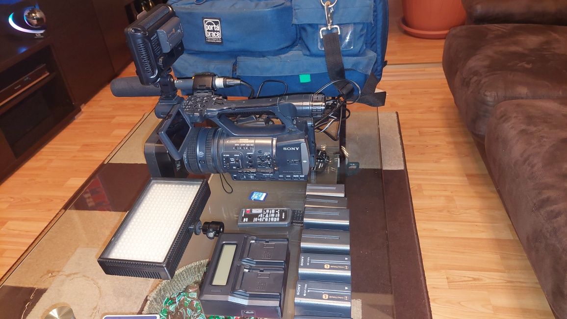 Sony HDR-AX2000 + Accesorii
