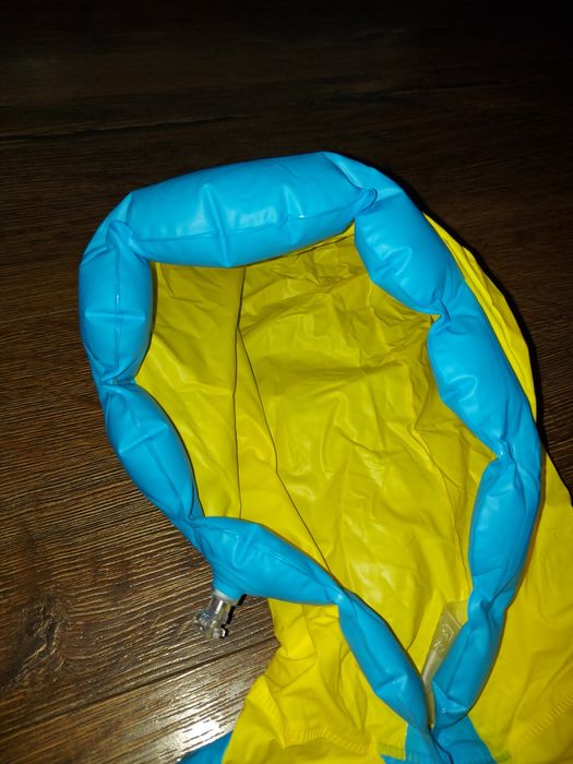 Дъждобран с предна надуваема част