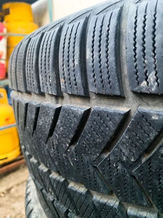 Jante 18" cu anvelope 235/40 R18 M+S