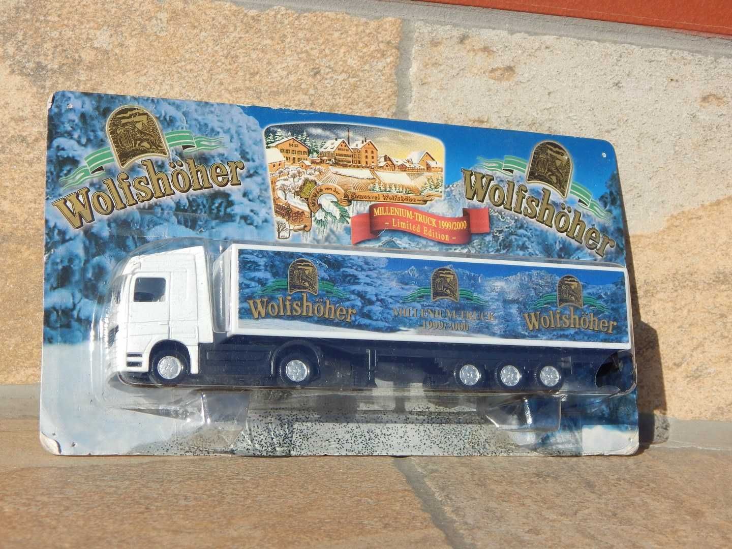 Macheta jucarie cap tractor Mercedes Actros bere Wolfshoher 1:87