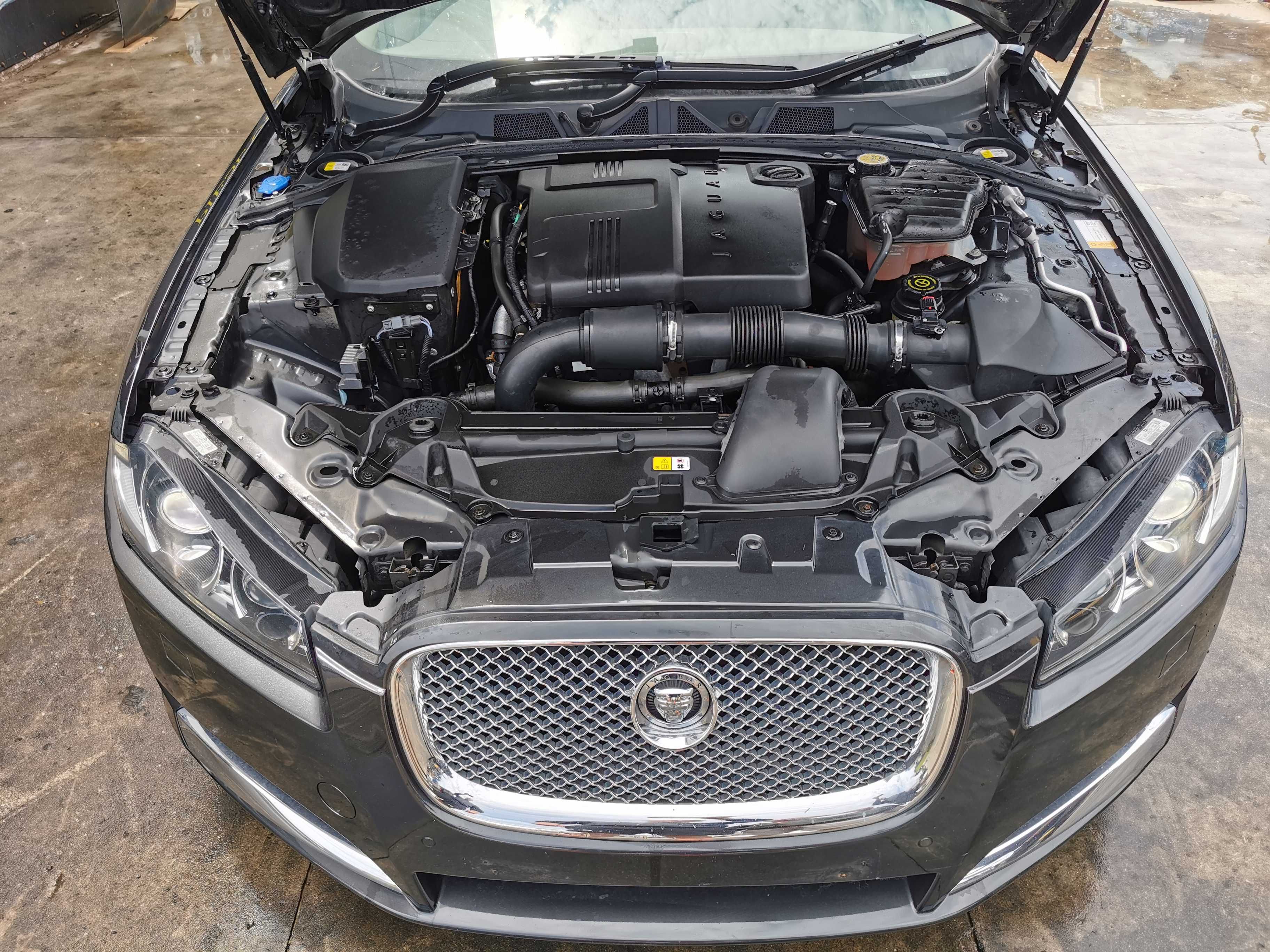 Dezmembrez jaguar xf facelift 2.2 D/bara fata jaguar/far jaguar/capota