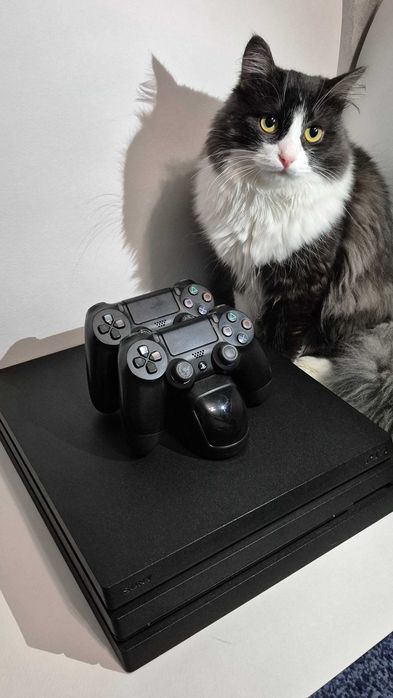 Продам PS 4 pro б/у, состояние нового