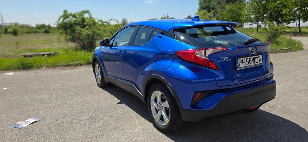Vând Toyota c-hr-hibrid