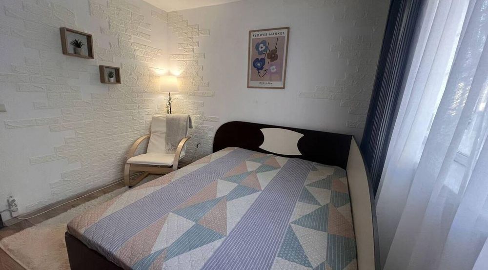 Дава се под наем Двустаен апартамент в Варна, Колхозен пазар - 60 кв.м за 425 € - Снимка #2