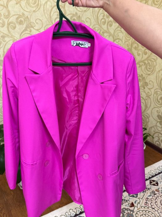 Продаётся женский костюм