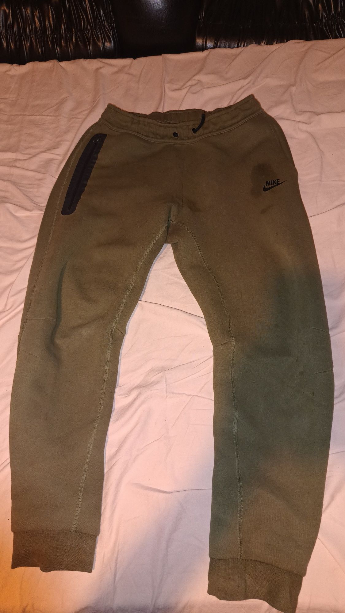 Vand pantaloni nike tech verzi