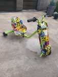 Tricicleta electrica FREEWHEEL Drift Trike V2, 8 inch, Graffiti Galben