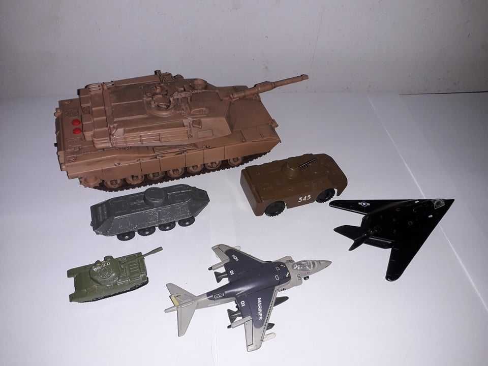 machete metalice militare tancuri avioane transportoare blindate