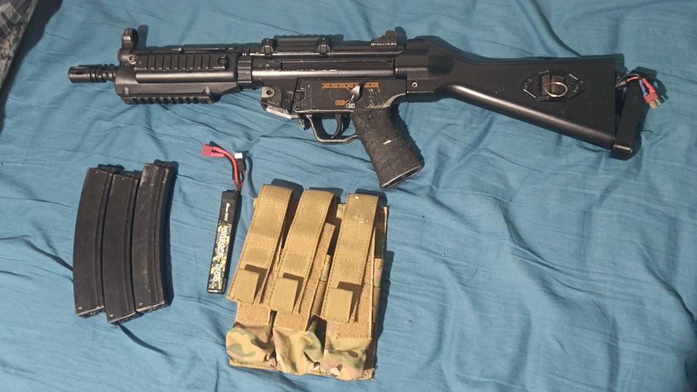 J&P AIRSOFT MP5 +magpouch si 3 incarcatoare hi-capa