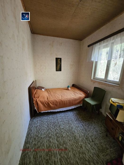 Къща в Плевен, област-с.Бръшляница площ 170 цена 25000