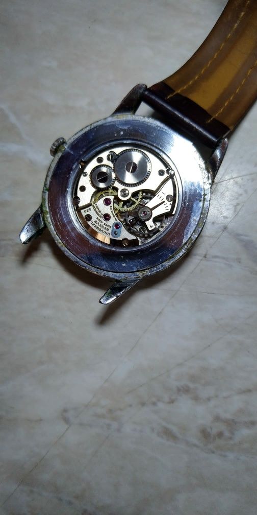 Universal Geneve, ceas mecanic elvețian