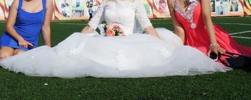 Свадебные платья;30000 т 42-44 размер.