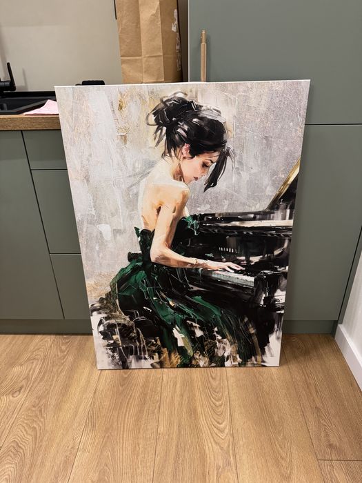 Картина женска фигура канава