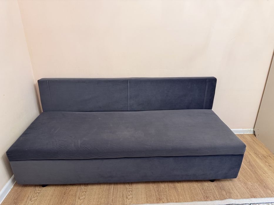 Срочно продам диван