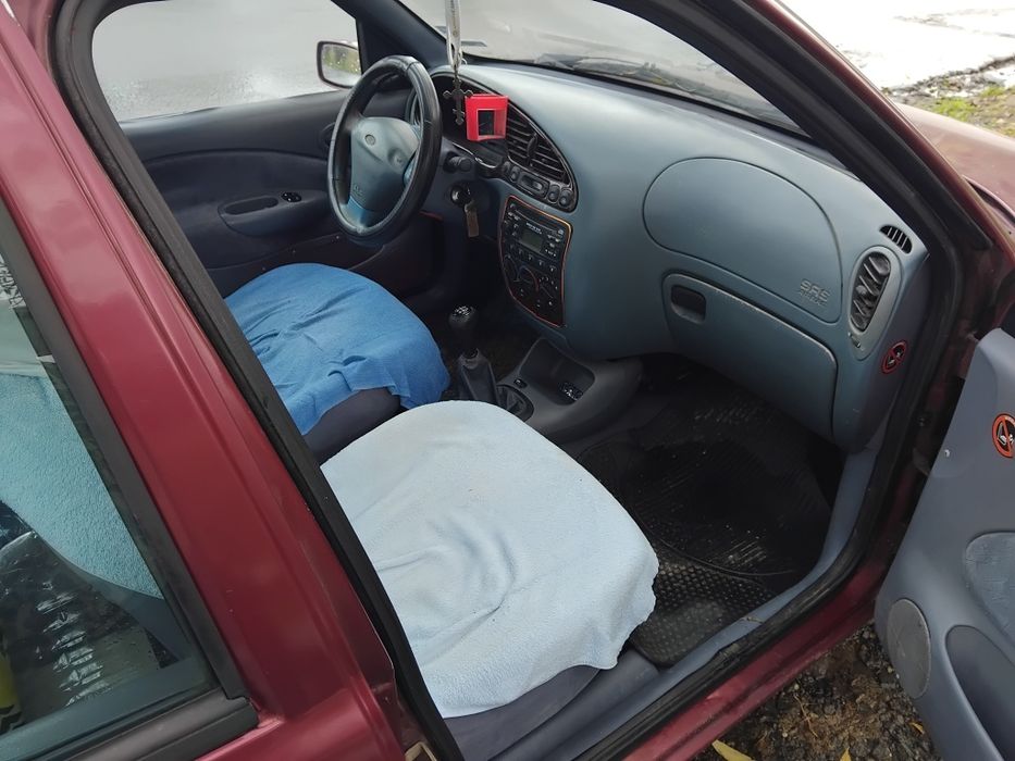 Продавам 2бр       Форд феста 14 бензин